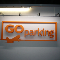 LED osvětlení loga společnosti Go Parking